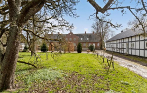 11 Bedroom Pet Friendly Home In Rønde